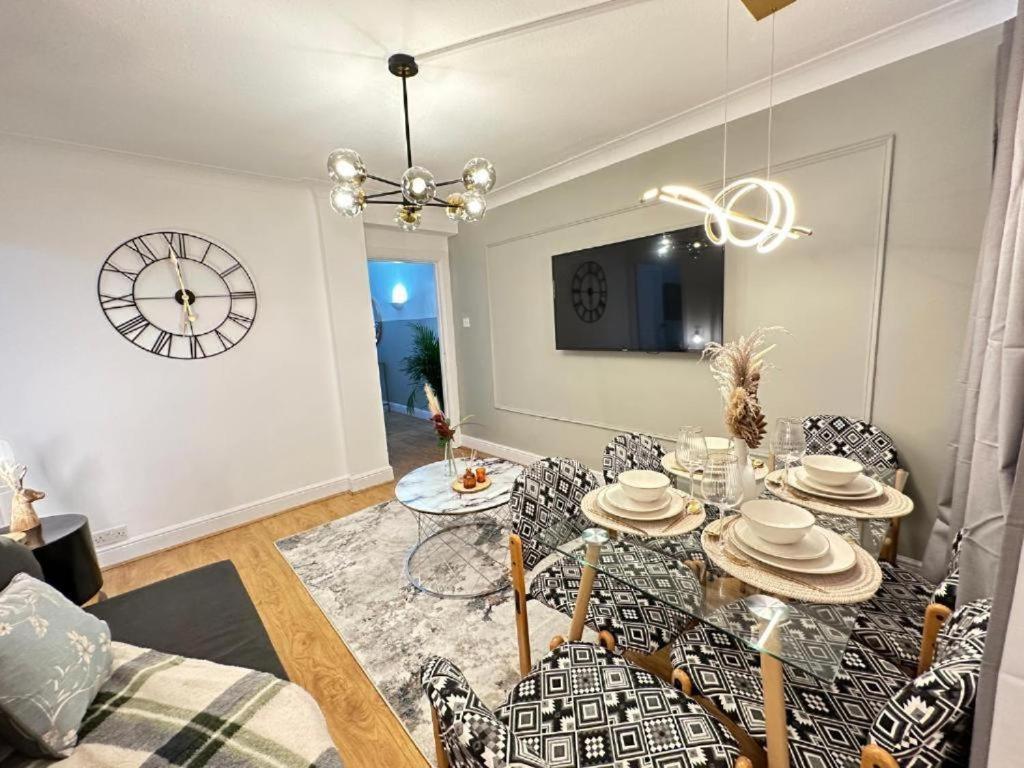 Appartamento Three Bedroom Near Marble Arch Londra