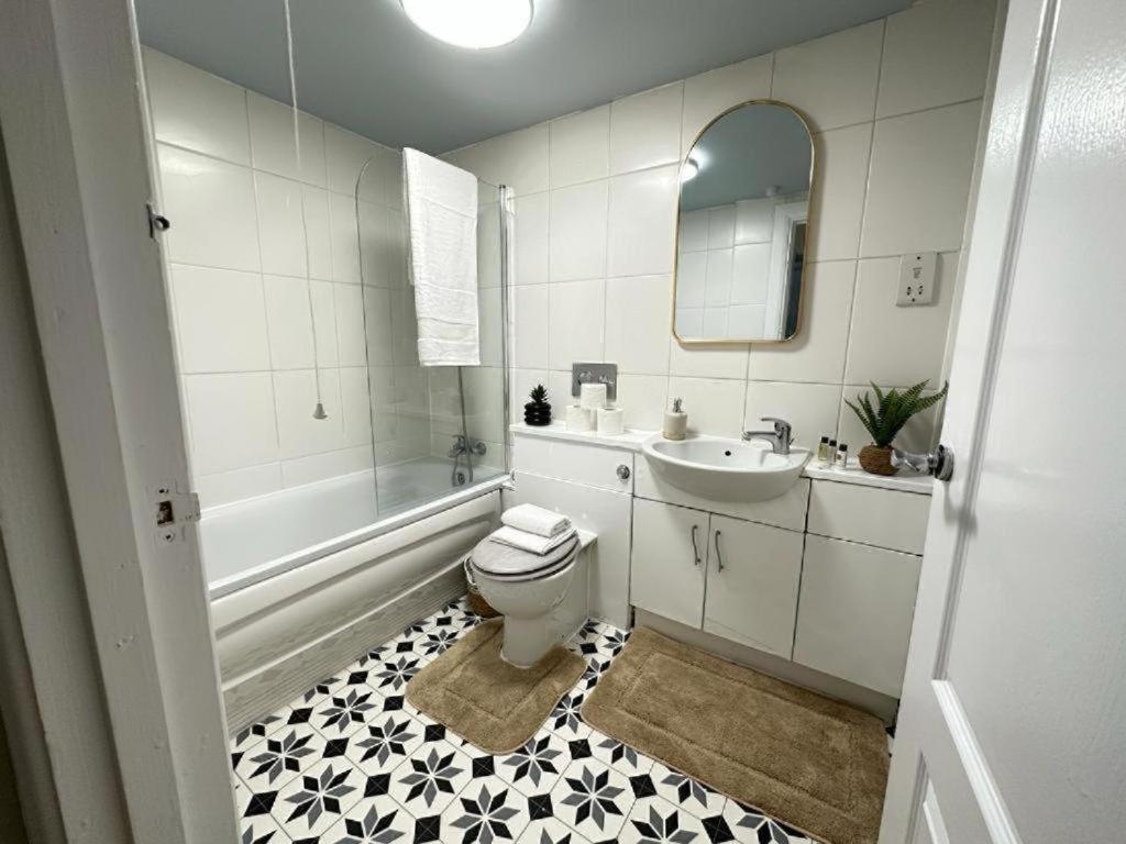 Appartamento Three Bedroom Near Marble Arch Londra